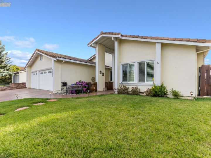 5721 Thousand Oaks Dr, Castro Valley, CA | Columbia. Photo 2 of 54