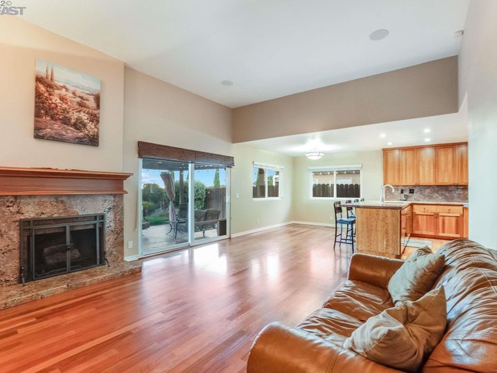 5721 Thousand Oaks Dr, Castro Valley, CA | Columbia. Photo 17 of 54