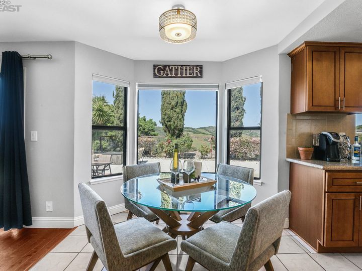 6498 Boone Dr, Castro Valley, CA | Palomares Hills. Photo 13 of 37