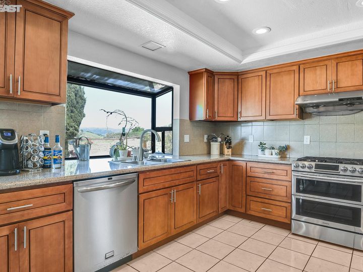 6498 Boone Dr, Castro Valley, CA | Palomares Hills. Photo 10 of 37