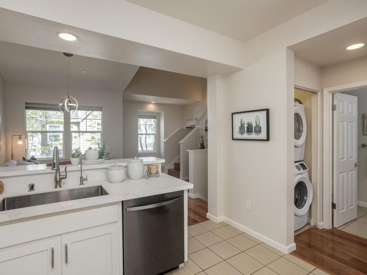 678 Pinnacles Ter, Sunnyvale, CA, 94085 Townhouse. Photo 10 of 26