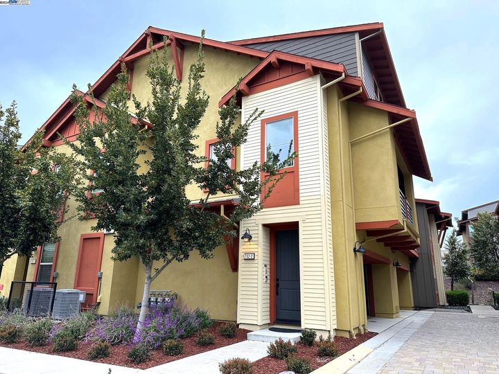 732 Tranquility Cir #2, Livermore, CA, 94551 Townhouse. Photo 1 of 51