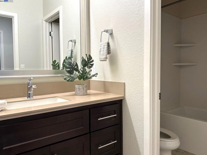 732 Tranquility Cir #2, Livermore, CA, 94551 Townhouse. Photo 22 of 51