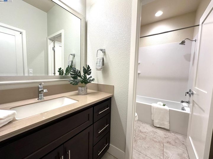 732 Tranquility Cir #2, Livermore, CA, 94551 Townhouse. Photo 24 of 51