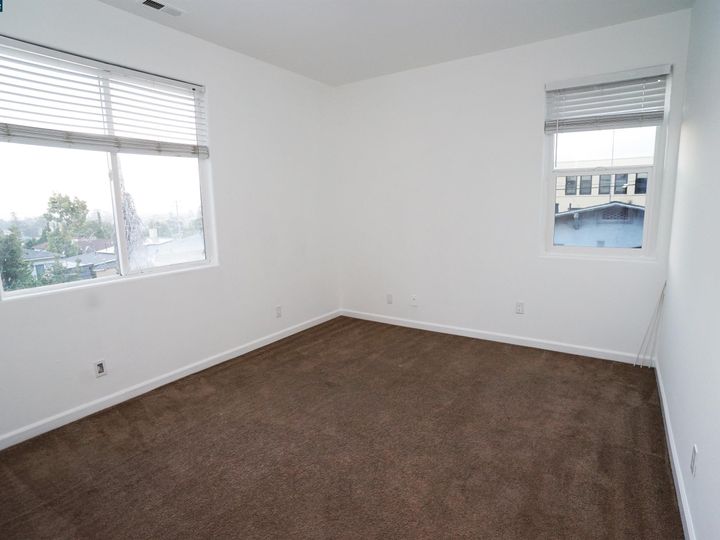 7957 Ney Ave, Oakland, CA | Eastmont Hills. Photo 15 of 32