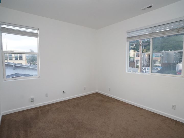 7957 Ney Ave, Oakland, CA | Eastmont Hills. Photo 16 of 32