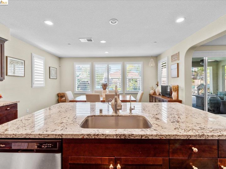 8059 Westport Cir, Discovery Bay, CA | The Lakes. Photo 19 of 52