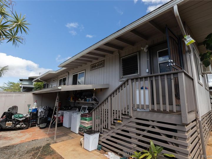 96-139A Waiawa Rd Pearl City HI Multi-family home. Photo 2 of 18