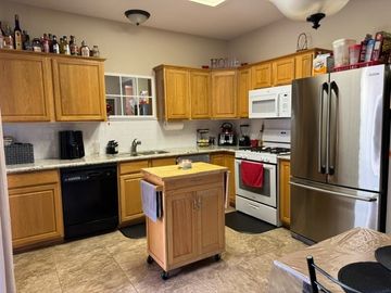 1031 W Willow Dr, Hanford, CA | . Photo 3 of 12