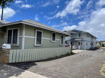 1340 10th Ave Honolulu HI Multi-family home. Photo 3 of 11
