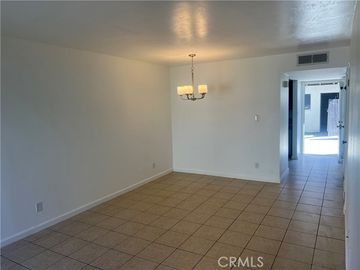 1437 Libra Ct, Bakersfield, CA, 93309 Townhouse. Photo 4 of 27