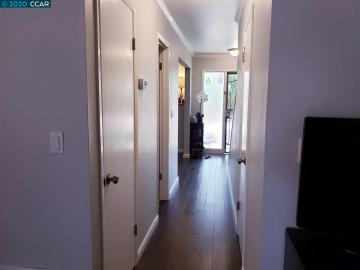1457 Saint James Pkwy, Concord, CA, 94521 Townhouse. Photo 2 of 18
