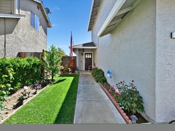 150 Farrell Ave, Gilroy, CA | . Photo 5 of 32