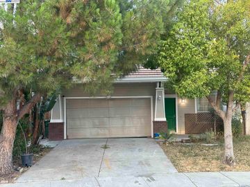 1528 Woodland Ct, Tracy, CA | Woodfield Ests. Photo 2 of 15