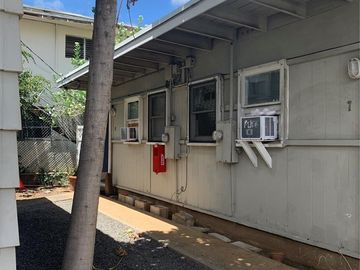 1812 Algaroba St Honolulu HI Multi-family home. Photo 4 of 25