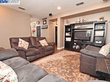 2118 Wellington Dr, Tracy, CA | Central Tracy. Photo 3 of 30
