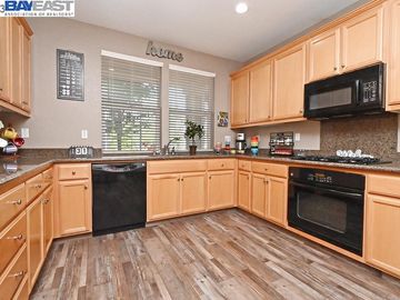 2118 Wellington Dr, Tracy, CA | Central Tracy. Photo 5 of 30