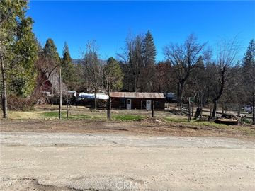 33055 Willow Creek Dr North Fork CA. Photo 2 of 12