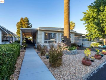 52 Palm Dr, Pittsburg, CA