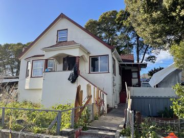 7039 Lacey Ave, Oakland, CA