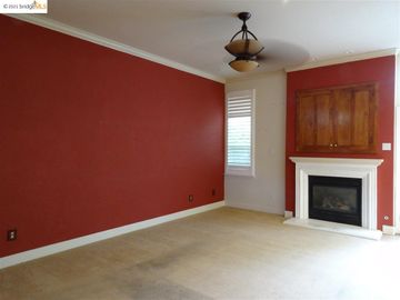 7912 Ruinart Ct, Vallejo, CA, 94591 Townhouse. Photo 2 of 15